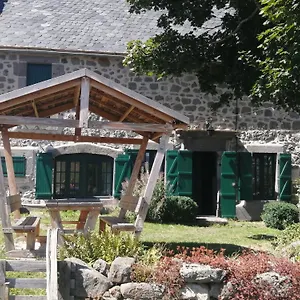  Hébergement de vacances L'auvergnate